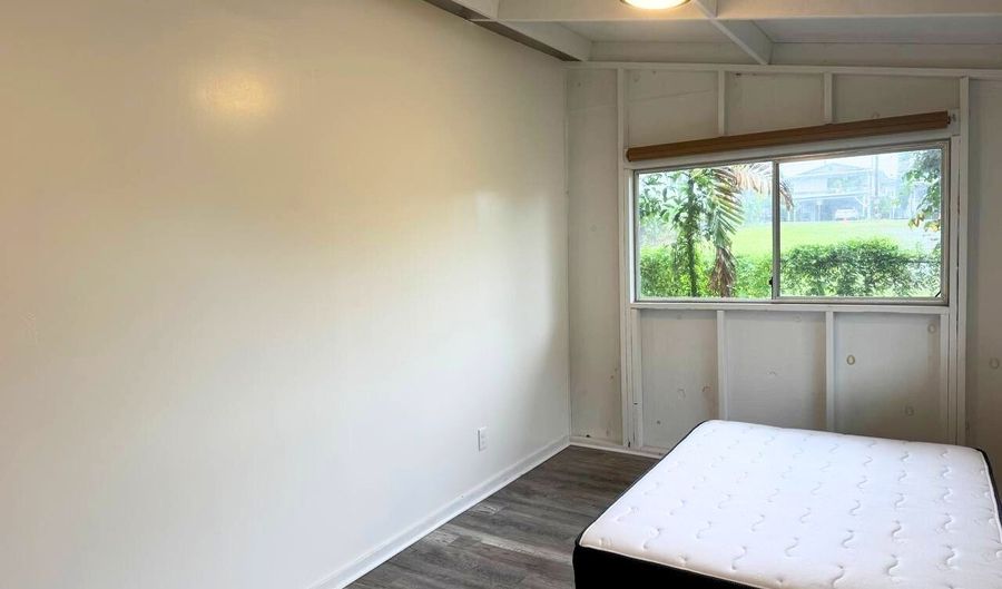 82 Hoku St D, Hilo, HI 96720 - 9 Beds, 3 Bath