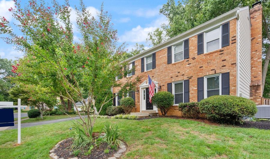 8470 NICOLE Ct, Annandale, VA 22003 - 4 Beds, 4 Bath