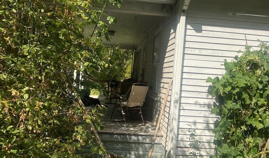 165 Dark Hollow Rd, Alderson, WV 24910 - 2 Beds, 1 Bath