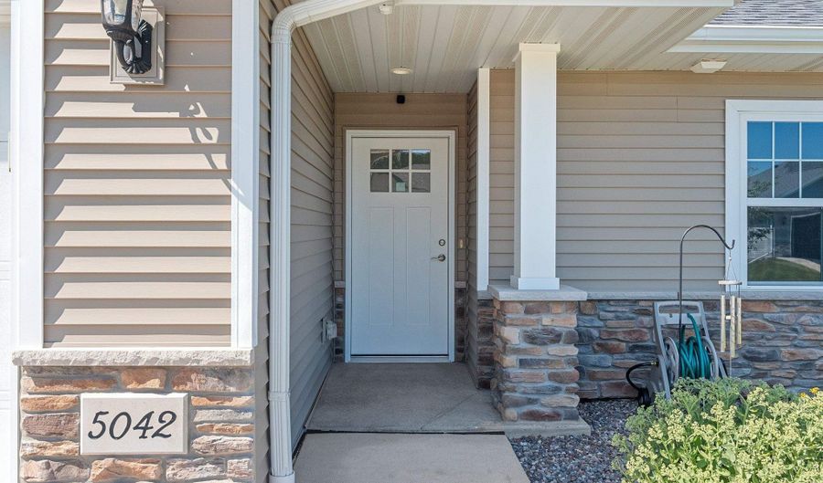 5042 MILKWEED Trl, Appleton, WI 54913 - 2 Beds, 2 Bath
