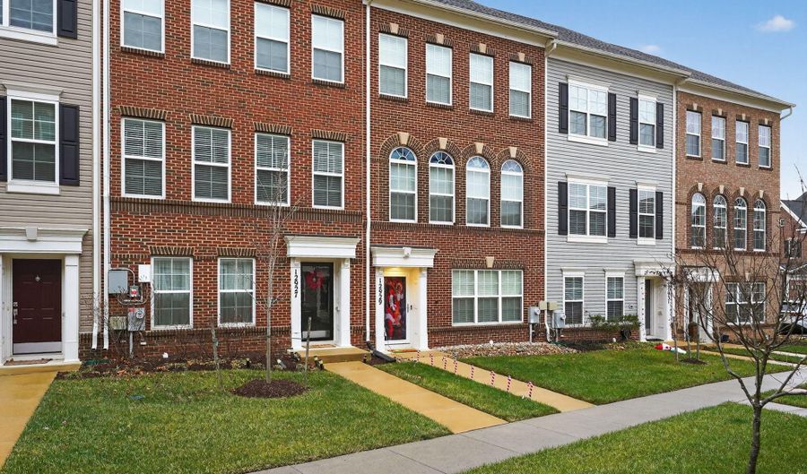 12927 BRICKYARD Blvd, Beltsville, MD 20705 - 4 Beds, 4 Bath