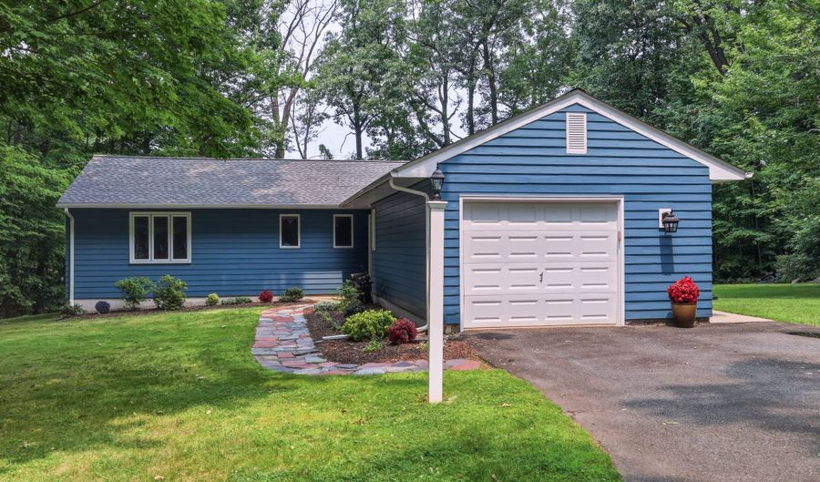 30 Grant Hill Rd, Bloomfield, CT 06002 - 3 Beds, 3 Bath
