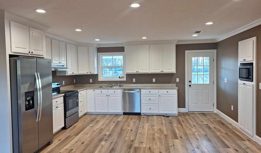 327 Woodlawn Church Rd, Baxley, GA 31513 - 2 Beds, 1 Bath