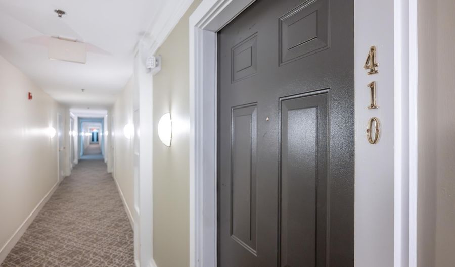 4951 BRENMAN PARK Dr 410, Alexandria, VA 22304 - 3 Beds, 3 Bath
