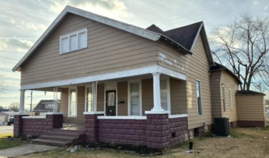 403 W 3rd St, Bicknell, IN 47512 - 3 Beds, 1 Bath