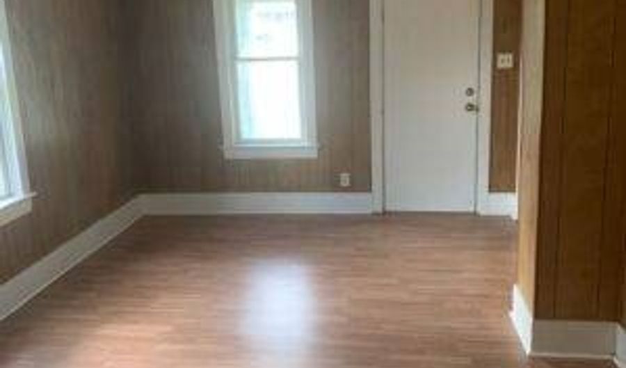 1355 Beeson NE St, Alliance, OH 44601 - 4 Beds, 1 Bath