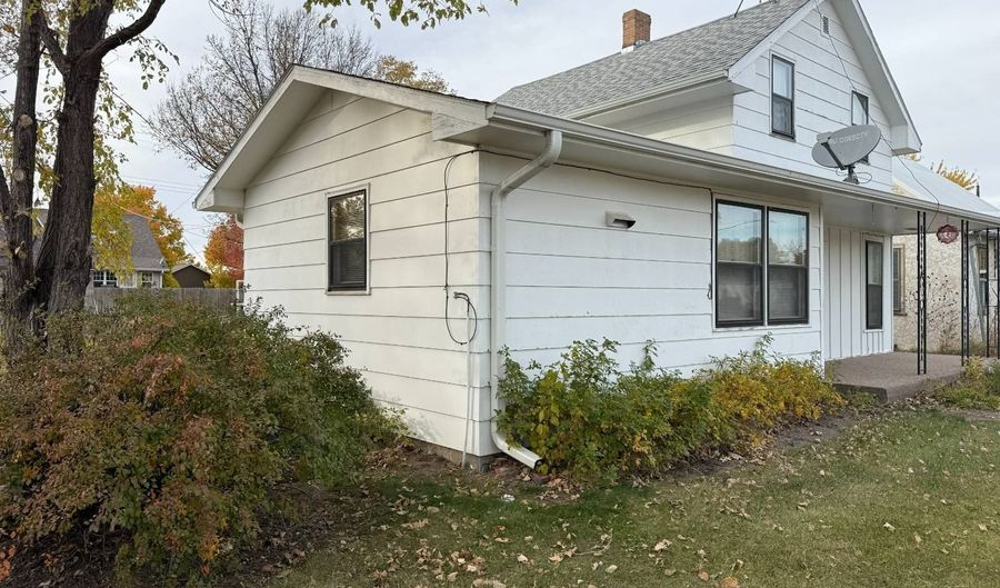 406 S Williams St, Atkinson, NE 68713 - 4 Beds, 2 Bath