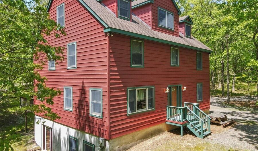 132 Reynolds Rd, Albrightsville, PA 18210 - 5 Beds, 3 Bath