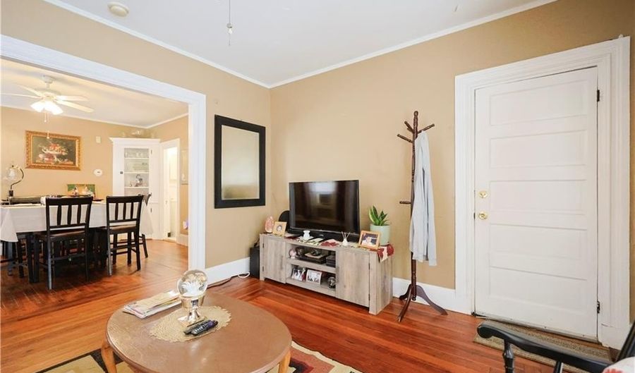 10 Walnut St, East Providence, RI 02914 - 6 Beds, 3 Bath