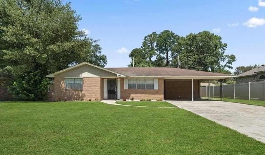 3135 Madeira Dr, Baton Rouge, LA 70808 - 4 Beds, 3 Bath