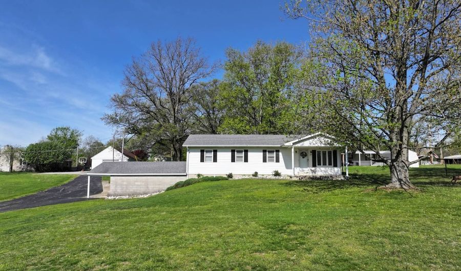 227 S. Seventh St, Albion, IL 62806 - 3 Beds, 1 Bath