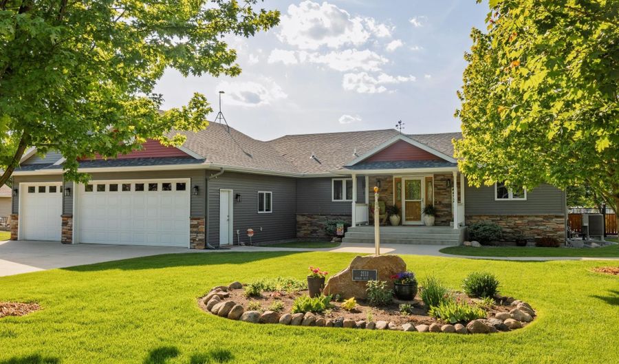 2111 Robins Nest SE, Alexandria, MN 56308 - 4 Beds, 3 Bath