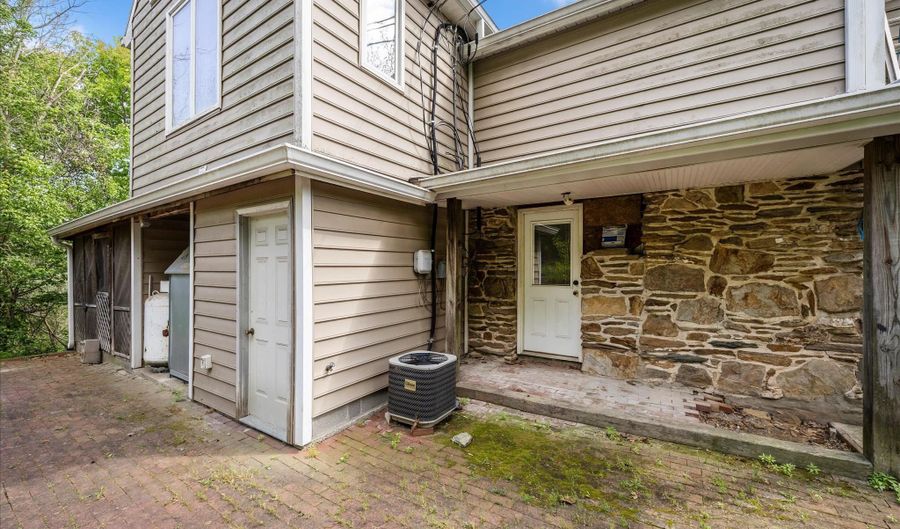 2301 MOUNT EPHRAIM Rd, Adamstown, MD 21710 - 5 Beds, 2 Bath