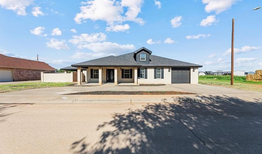 1527 NW 9th St, Andrews, TX 79714 - 4 Beds, 3 Bath