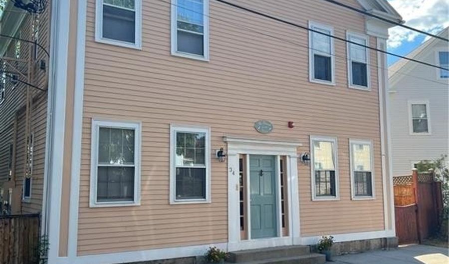 34 Farewell St 3, Newport, RI 02840 - 1 Beds, 1 Bath