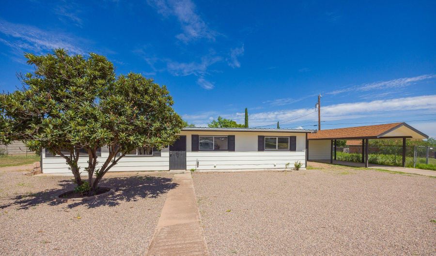 660 S High St, Benson, AZ 85602 - 3 Beds, 2 Bath