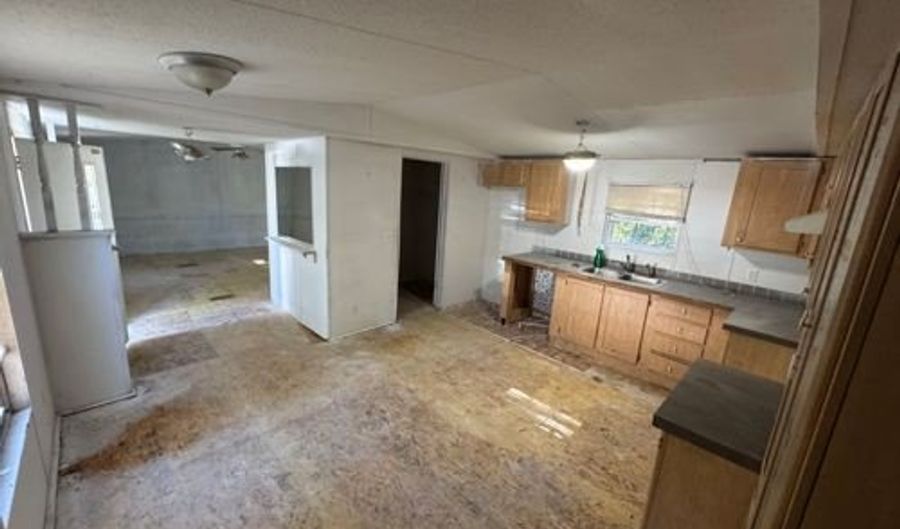 13256 LAKE CIRCLE Dr, Alexandria, KY 41001 - 3 Beds, 2 Bath