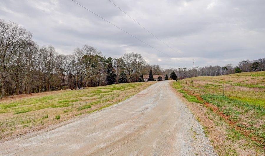 Double Bridge Road, Boiling Springs, SC 29316 - 9 Beds, 5 Bath