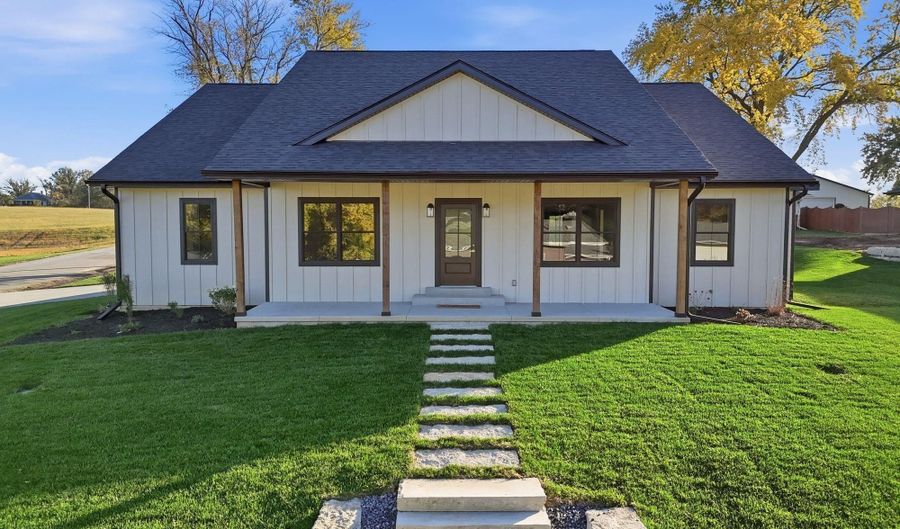 702 Spring St, Adams, NE 68301 - 5 Beds, 3 Bath