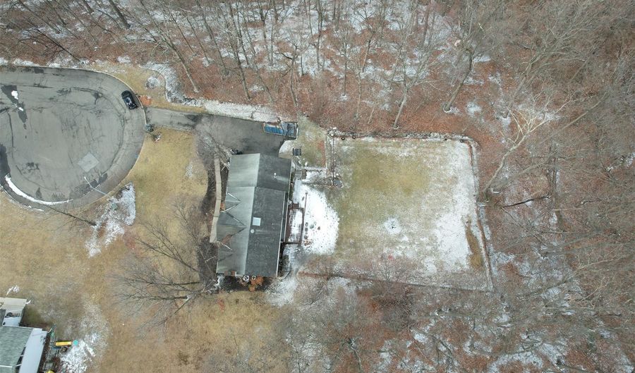 7 Kile Ct, Airmont, NY 10952 - 5 Beds, 3 Bath