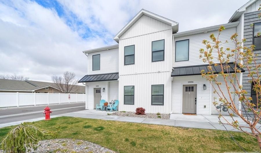 2882 Sunburst Dr, Ammon, ID 83406 - 4 Beds, 3 Bath