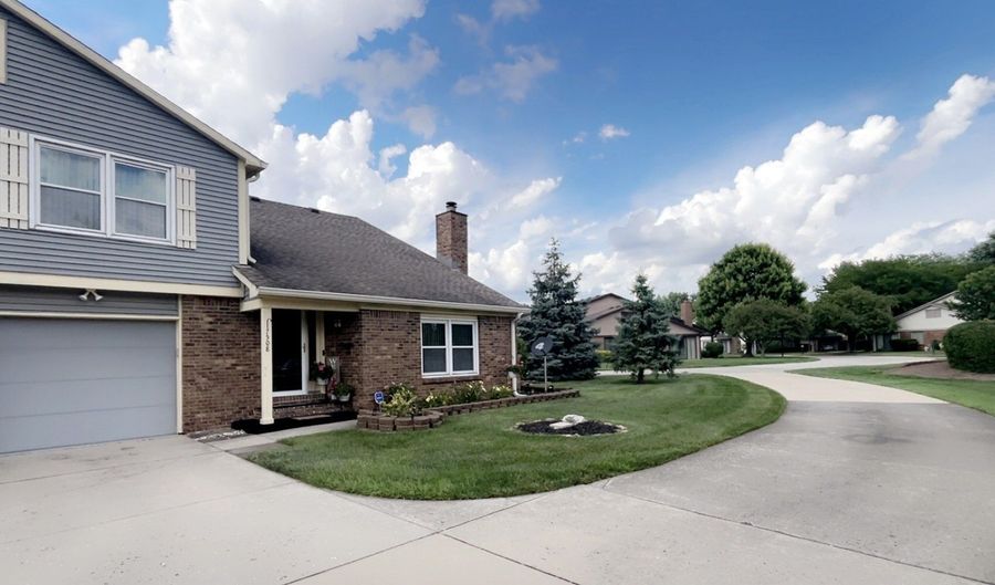 7508 Farm View Cir W, Indianapolis, IN 46256 - 1 Beds, 2 Bath