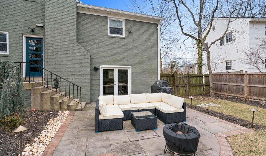 9817 FERNWOOD Rd, Bethesda, MD 20817 - 4 Beds, 4 Bath