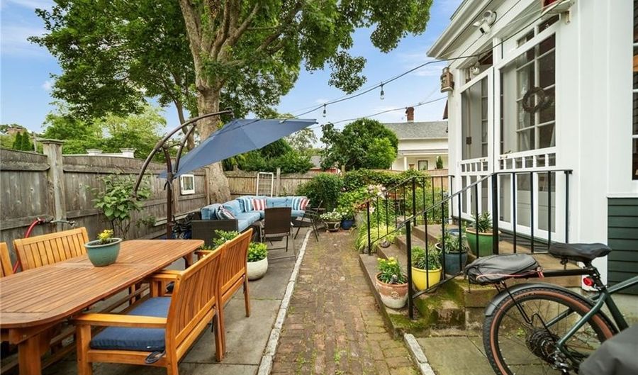 43 Poplar St, Newport, RI 02840 - 3 Beds, 2 Bath