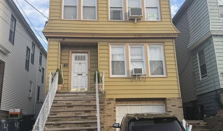 40 E 4TH St 2Nd Floor, Bayonne, NJ 07002 - 3 Beds, 1 Bath