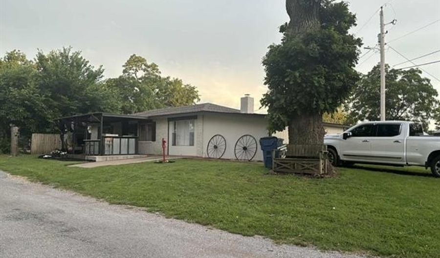 24 Lakeside, Adair, OK 74330 - 3 Beds, 1 Bath