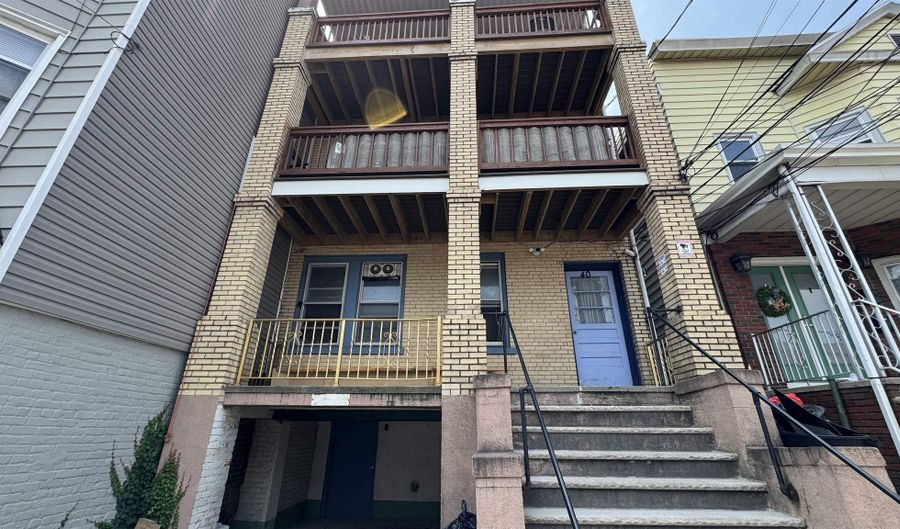 40 W 17TH St 3, Bayonne, NJ 07002 - 2 Beds, 1 Bath