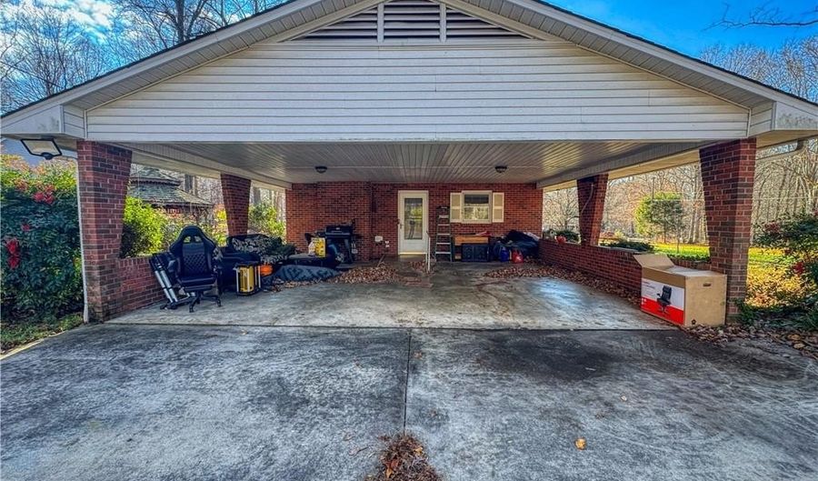 195 Claybon Dr, Advance, NC 27006 - 3 Beds, 2 Bath