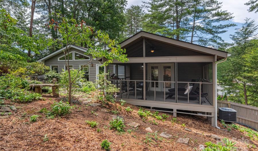 25 Brookcliff Dr, Asheville, NC 28804 - 3 Beds, 3 Bath