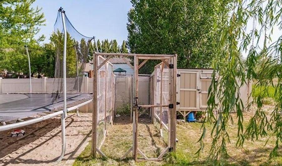 2802 S Hidden Hutch Dr, Ammon, ID 83401 - 7 Beds, 4 Bath
