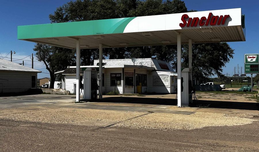 5 N Douglas, Beaver, OK 73932 - 0 Beds, 0 Bath