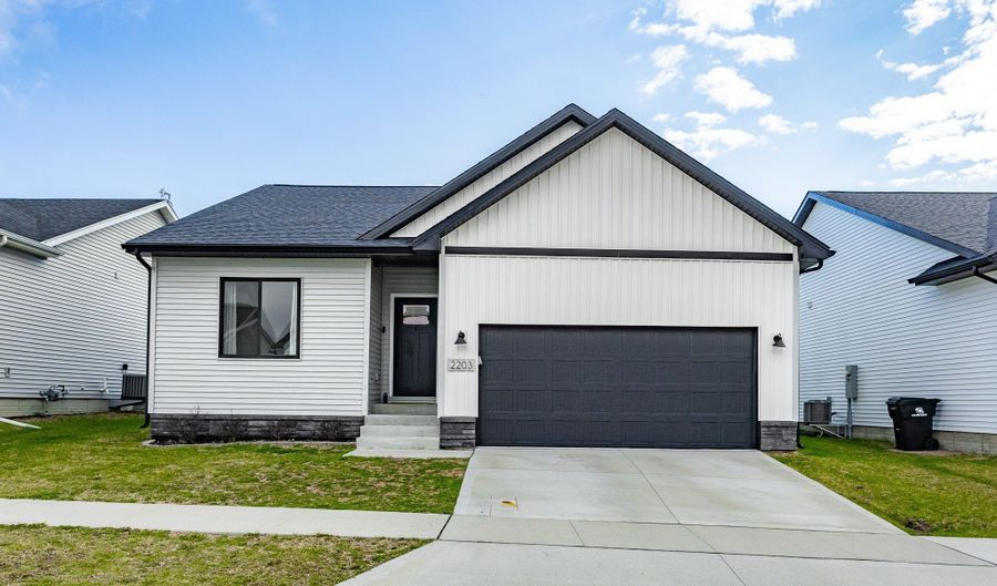 2203 Barry Dr, Adel, IA 50003 - 4 Beds, 3 Bath