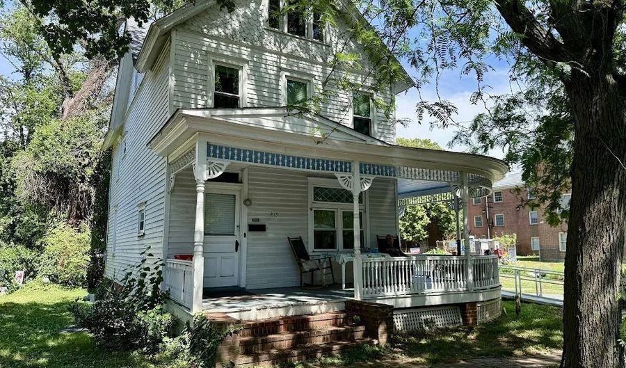 219 N GOVERNORS Ave, Dover, DE 19904 - 4 Beds, 2 Bath