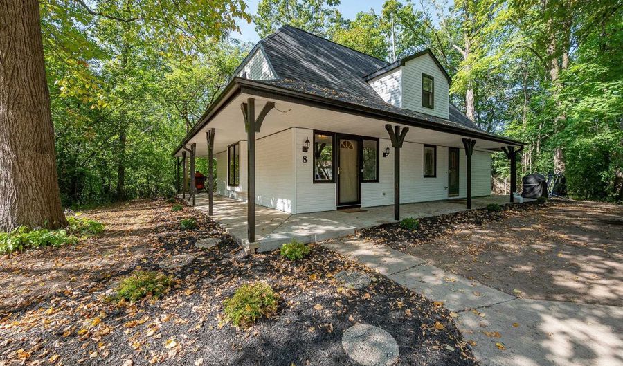 8 HILLTOP Ct, Appleton, WI 54914 - 3 Beds, 2 Bath