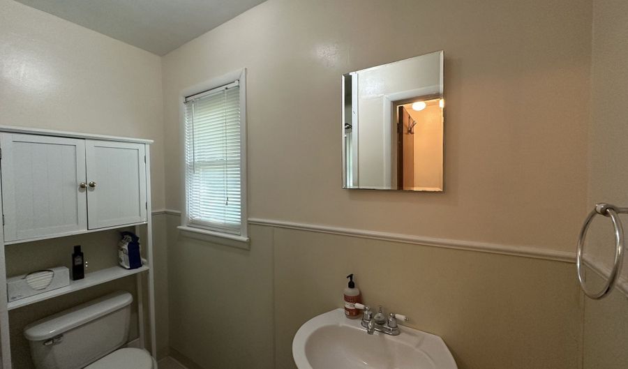 124 Canterbury Ct, Anderson, IN 46012 - 3 Beds, 2 Bath