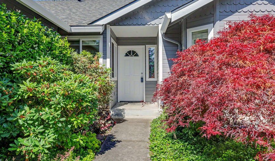 935 Cypress Point Loop, Ashland, OR 97520 - 3 Beds, 2 Bath