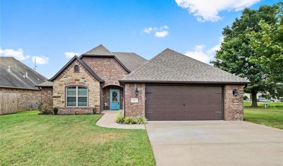 4002 SW Flatrock Cv, Bentonville, AR 72713 - 4 Beds, 2 Bath