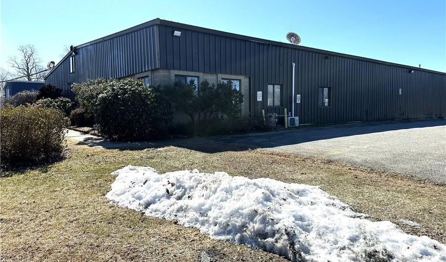 77 Broadcommon Rd, Bristol, RI 02809 - 0 Beds, 0 Bath