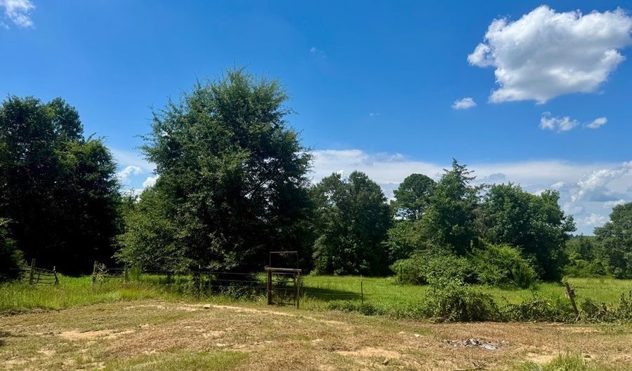 2752 County Road 6639, Banks, AL 36081 - 1 Beds, 2 Bath