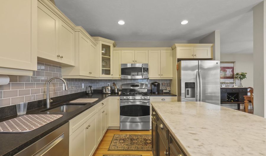 2 Amberwood Ct 2, Bourne, MA 02532 - 2 Beds, 3 Bath
