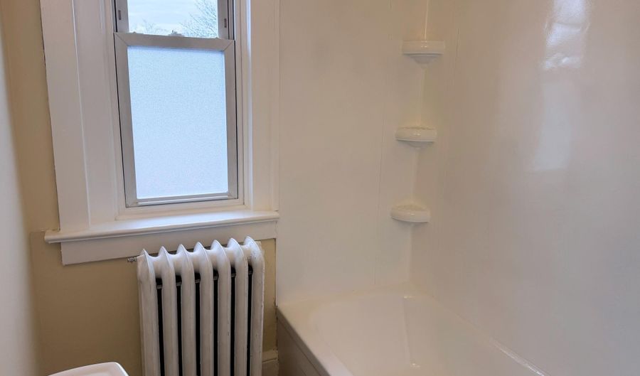 1815 HORACE Avenue Unit 3Rd Flr 3Rd Flr, Abington, PA 19001 - 2 Beds, 1 Bath