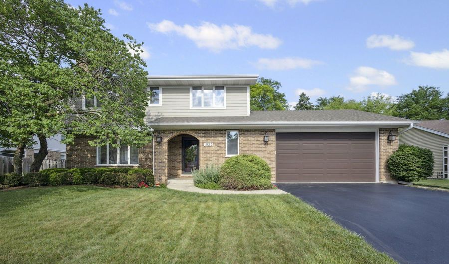 1923 N Carlyle Pl, Arlington Heights, IL 60004 - 4 Beds, 3 Bath