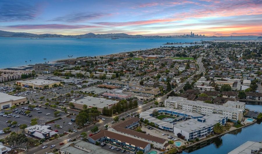 2209 Otis Dr L, Alameda, CA 94501 - 2 Beds, 1 Bath