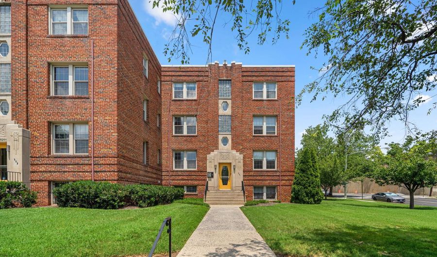 301 WHITTIER St NW 203, Washington, DC 20012 - 1 Beds, 1 Bath