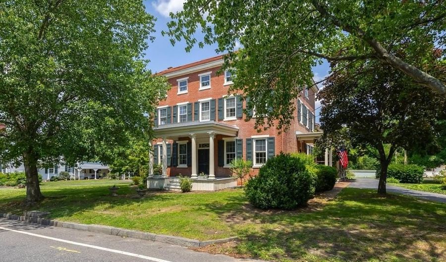 26 N GREENWICH St, Alloway, NJ 08001 - 8 Beds, 4 Bath