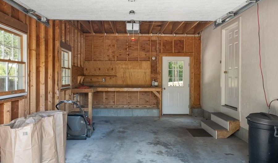 46 North Rd, Jamestown, RI 02835 - 3 Beds, 2 Bath